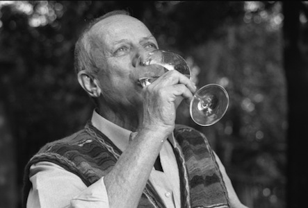 gino-beve-bicchiere-vino