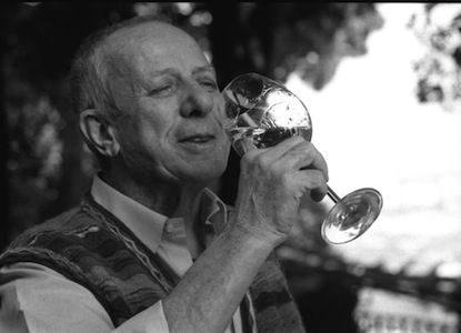 luigi-veronelli-degusta-vino